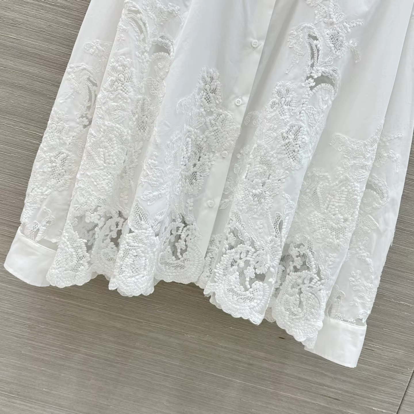 Chemisier Femme Blanc Décontracté à Col Polo, Broderie Florale en Dentelle Lourde, Boutonnage Simple