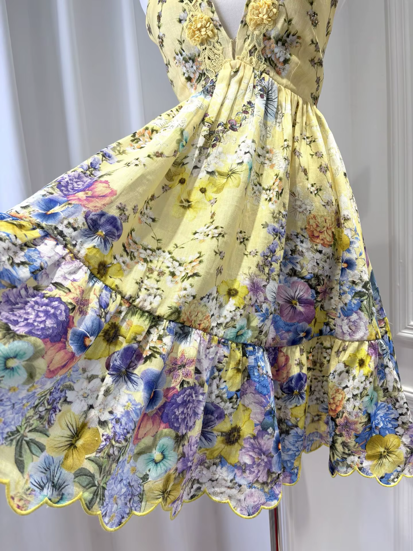 Robe Courte Femme en Lin Brodé Floral