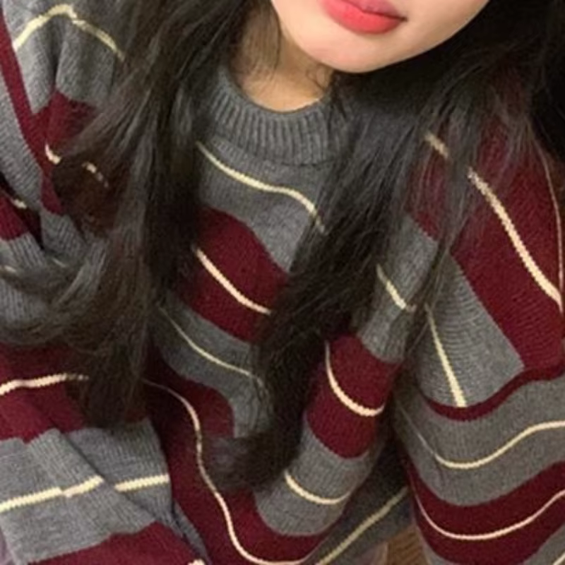 Cette année, le pull rétro ample rayé au look paresseux et haut de gamme pour femme