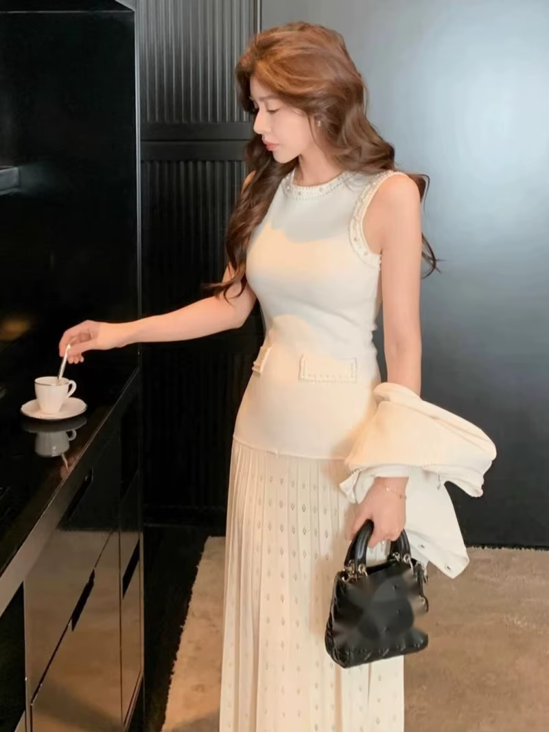 Perles décorées femmes col rond sans manches épissage tricoté robe pull élégant ou court