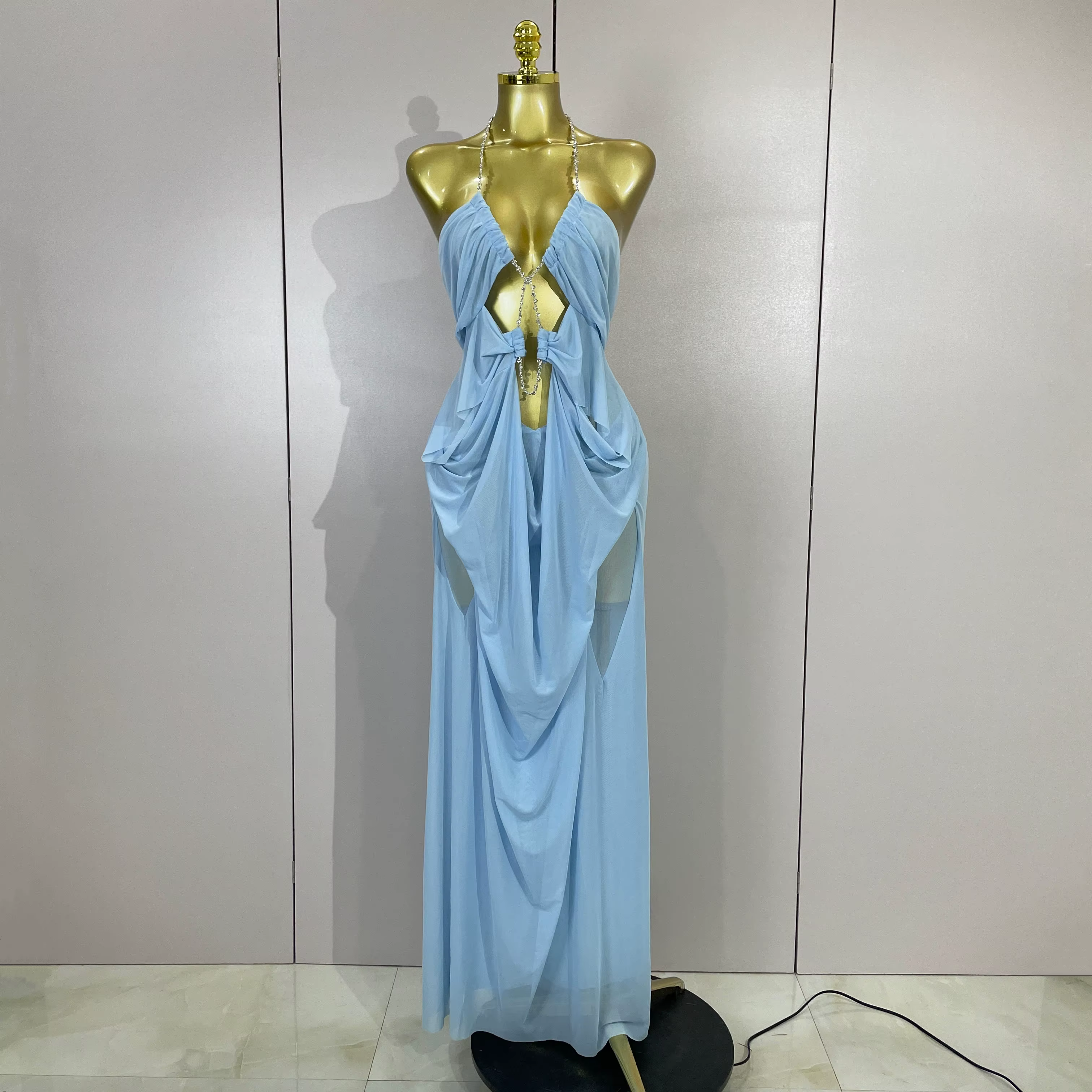 Robe longue élégante et luxueuse en maille transparente, sexy, à col halter, dos nu, sans manches, pour femmes, pour club, soirée, bal, vacances