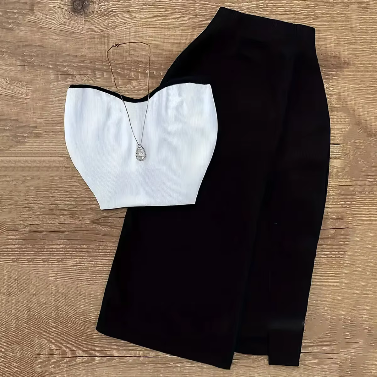 Ensemble deux pièces tricoté transfrontalier