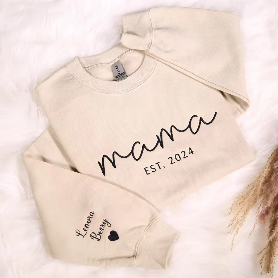 Sweat-shirt de maman brodé personnalisé avec noms sur manche, sweat à capuche brodé de maman personnalisé, tenues d'anniversaire, cadeau de fête des mères