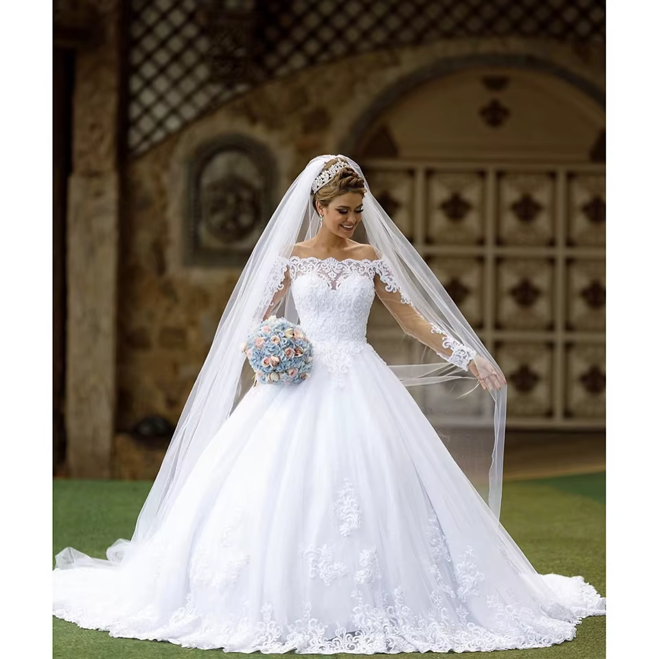 Robe de mariée sur mesure, col bateau blanc, manches longues, appliques, robe de bal 2026, longueur au sol, traîne balayante, robe de mariée sur mesure