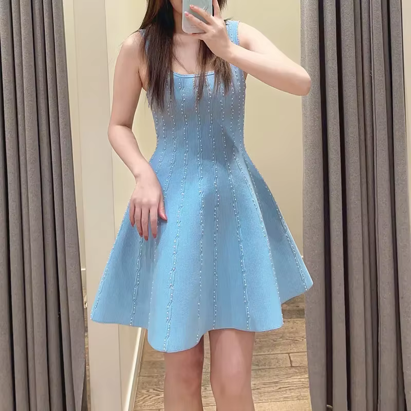 Robe Courte Femme Tricotée Décorée de Perles Col Carré Sans Manches Coupe Ajustée Taille Haute Printemps-Été 2026
