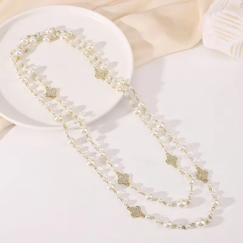 Longue chaîne de pull en perles, Design rétro à la mode avec fleurs à cinq pétales, bijoux assortis d'automne et d'hiver, offre spéciale