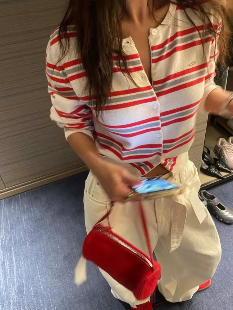 Cardigan tricoté à rayures classiques pour femmes