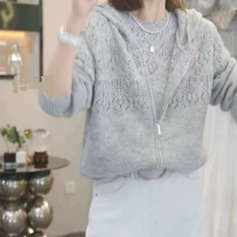 Cardigan tricoté à capuche creuse pour femmes au printemps 2025