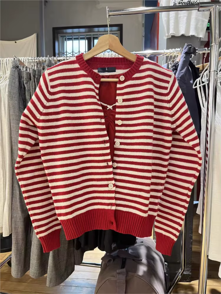Pull cardigan rayé rouge doux pour femme
