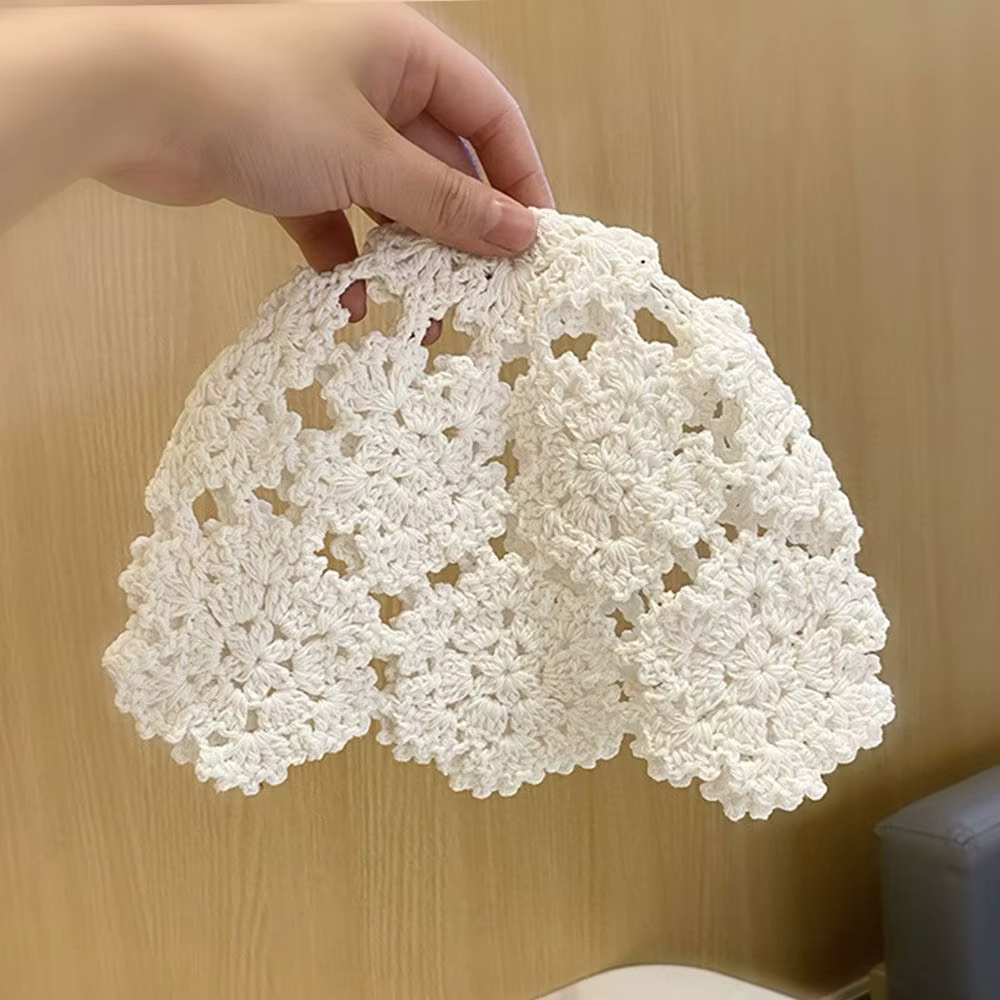 Béret en dentelle respirante pour femme, chapeau évidé avec fleurs, béret Skullies décontracté, casquette à la mode, accessoire de tête pour femmes, béret de printemps et d'automne, élégant et confortable