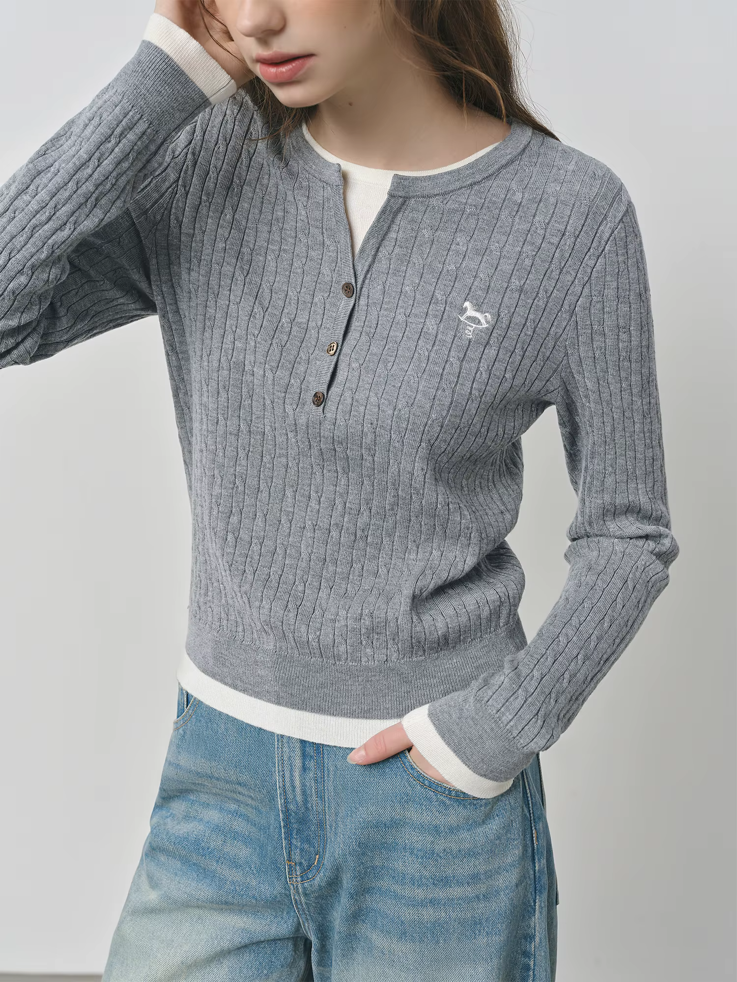 FSLE faux deux pièces Design câble tricot pull pour les femmes 2025 automne nouveau coupe ajustée brodé contraste couleur haut 25FS13297