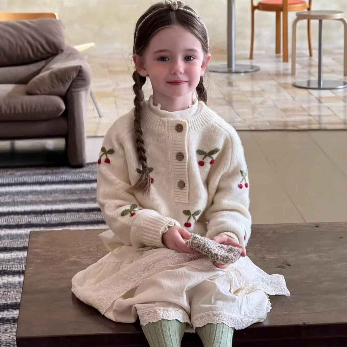 Pull pour enfants, col rond, broderie cerise, haut en tricot pour bébé, nouvelle collection hiver 2025