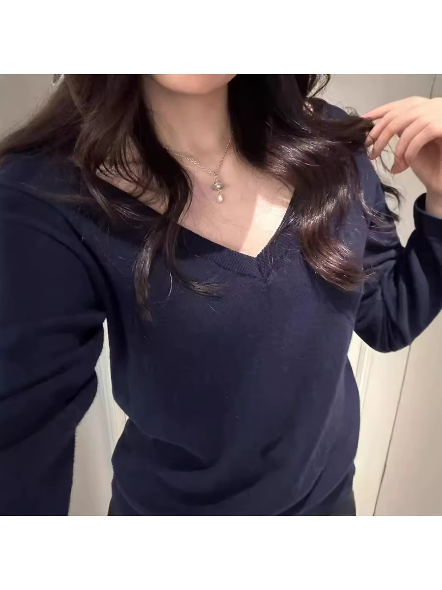 Pull vintage bleu marine à col en V pour femme
