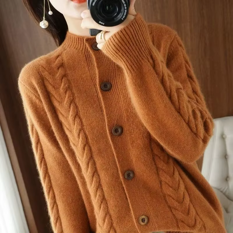 Cardigan tricoté torsadé à col mi-haut pour femme