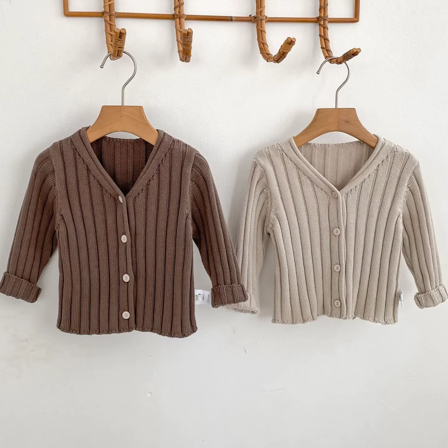 Pull pour filles, nouvelle collection printemps-automne 2026, vêtements pour enfants, style coréen, cardigan en tricot côtelé de couleur unie pour bébé fille