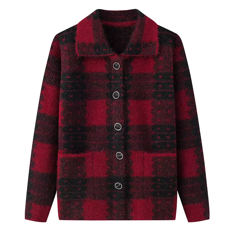 Cardigan en laine à carreaux pour femmes d'âge moyen