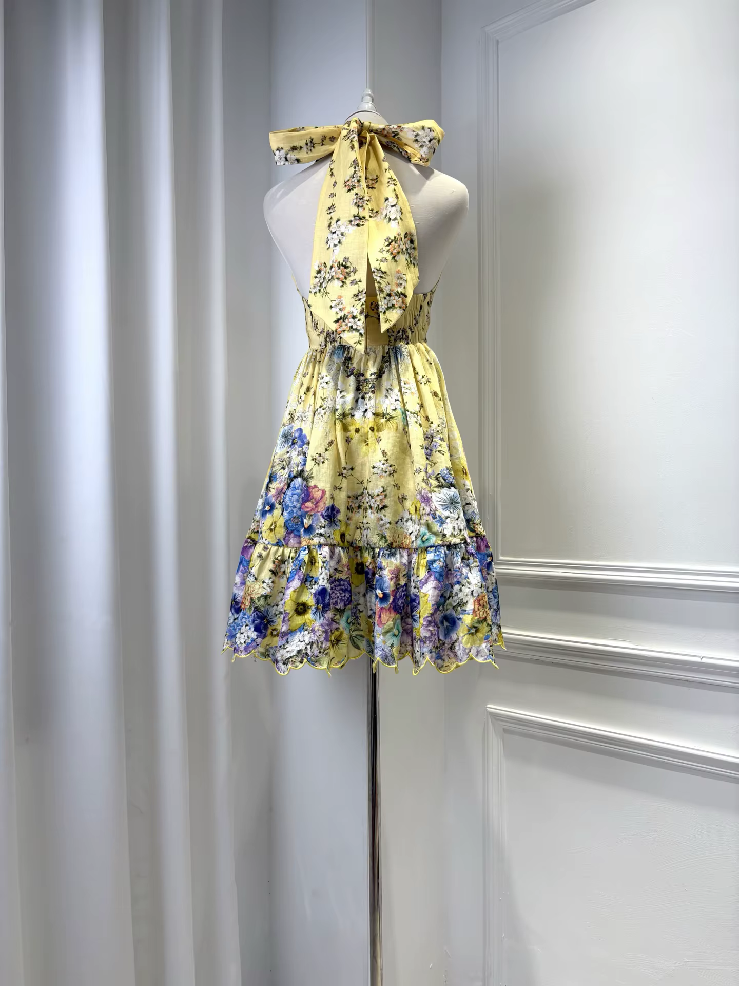 Robe Courte Femme en Lin Brodé Floral
